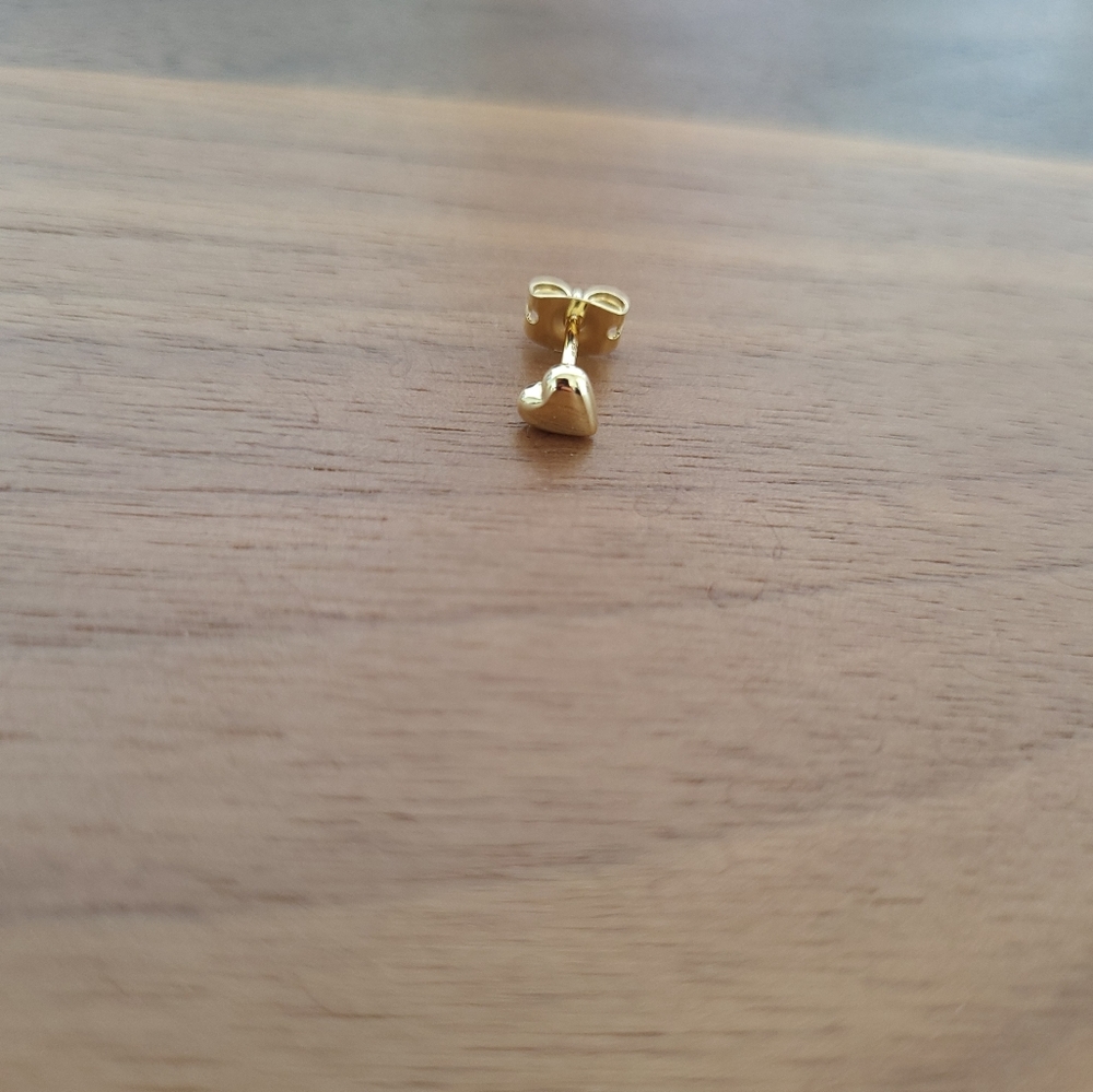 Golden puffy heart stud